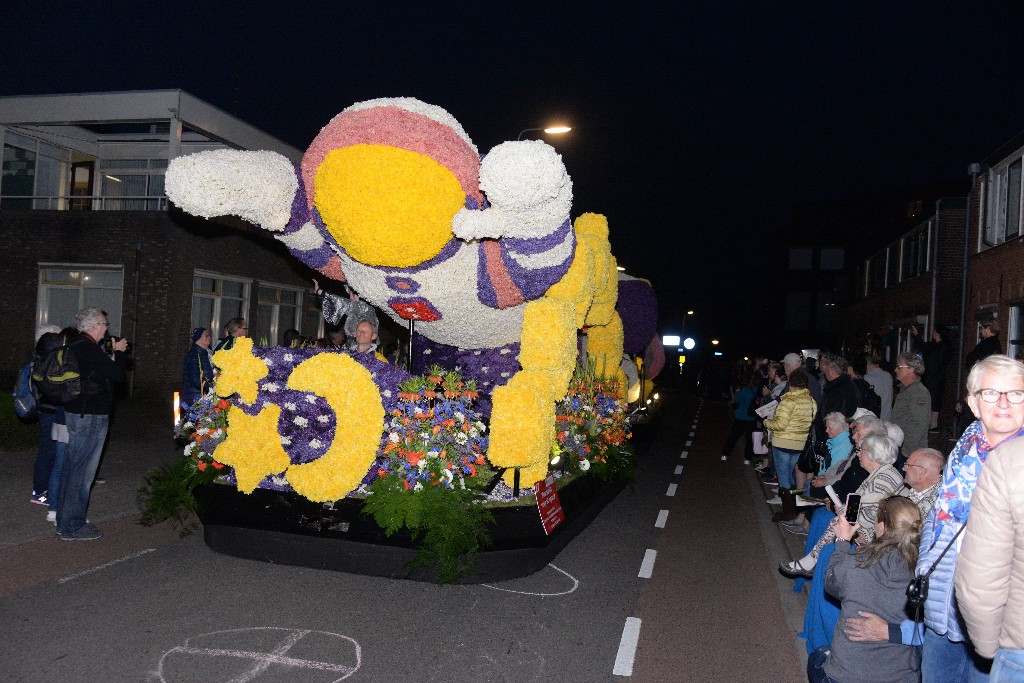 ../Images/Verlicht bloemencorso 2018 012.jpg